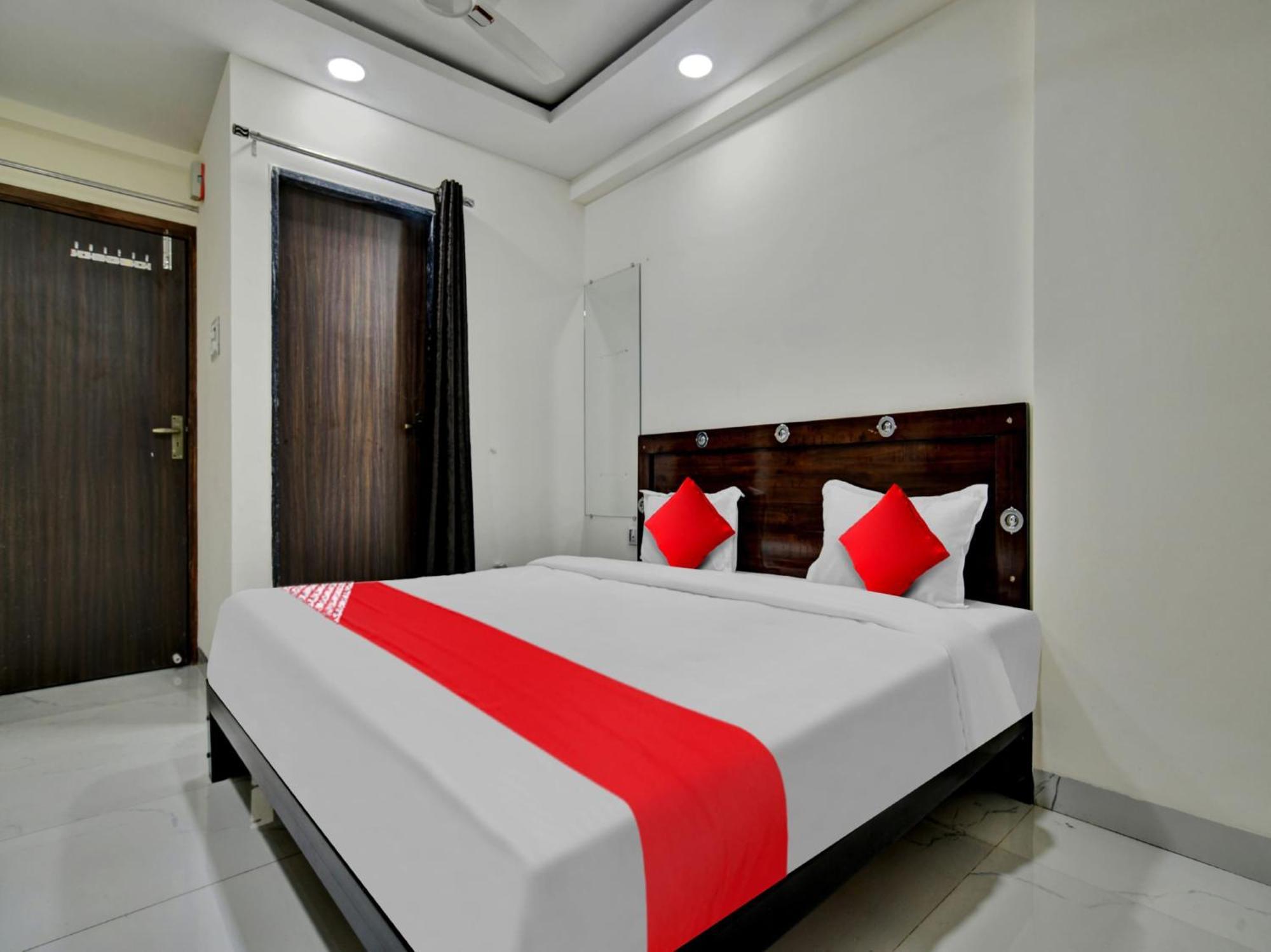 Oyo Dr Greens Hotel Indore